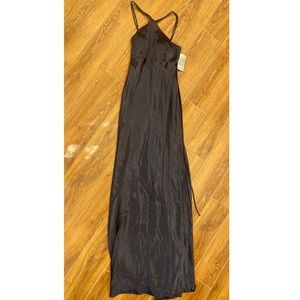 NWT Xscape floor length purple gown size 4 💕